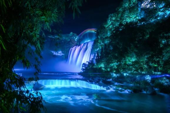夜游黄果树