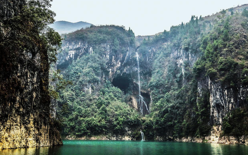 铜仁大峡谷天生桥平湖游景区